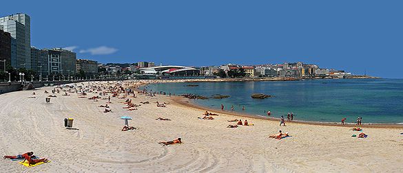 duchas solares en la playa de riazor